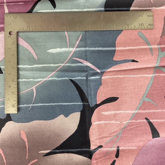 Fabricut tropical leaf print drapery fabric panel 22” x 56” Teflon finish - Picture 3 of 10